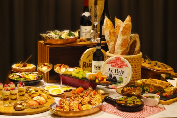 hidangan eropa populer, fondue swiss, tiramisu italia, duck confit prancis, patatas bravas spanyol, apple strudel austria, kuliner wisata eropa